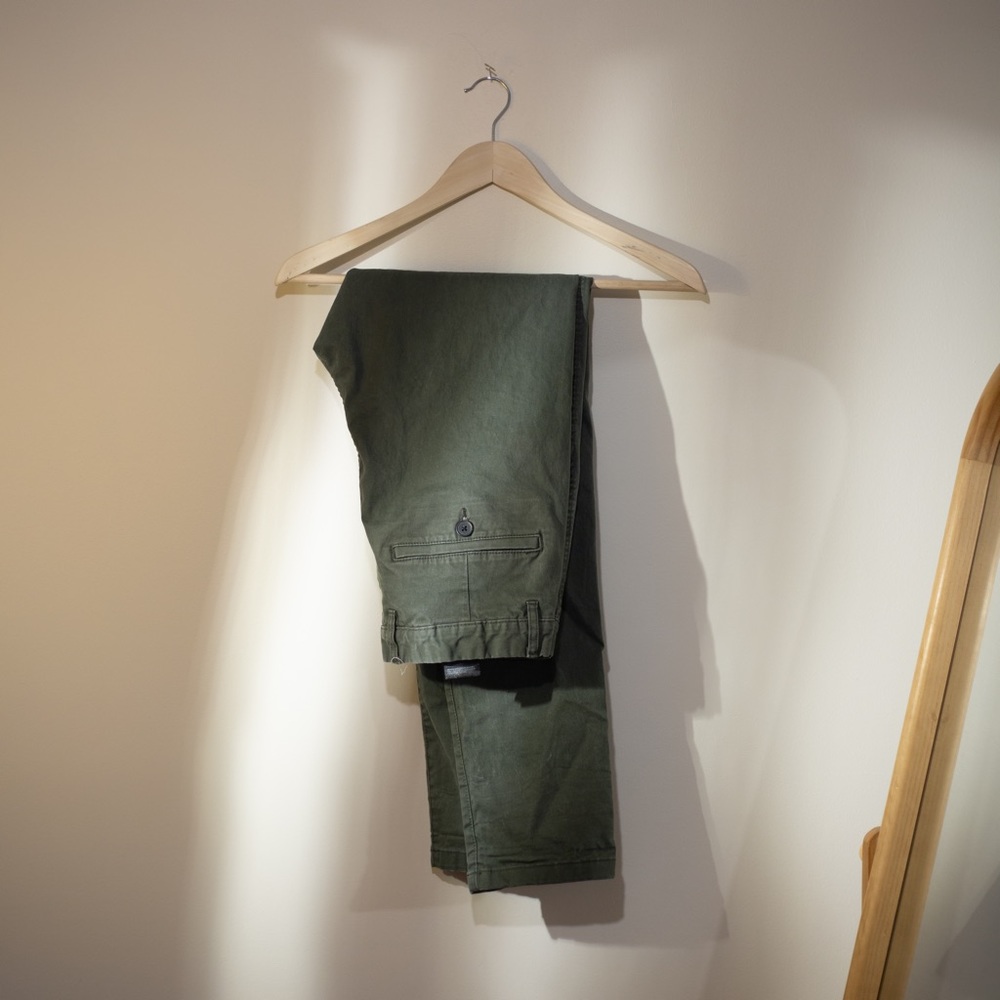 H&M Chinos in Green. Size 32.
